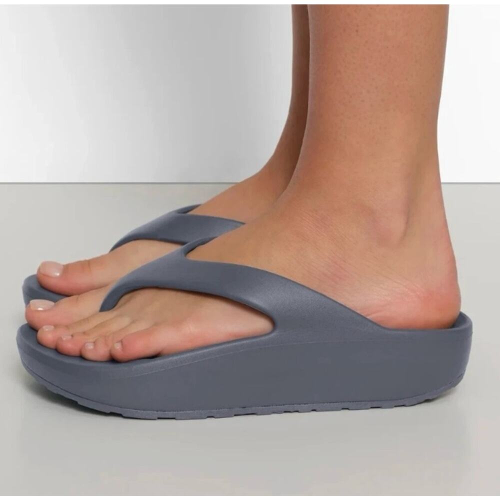 SKIMS Molded Sandal Gunmetal Gray Platform Thong Flip Flops EU 39